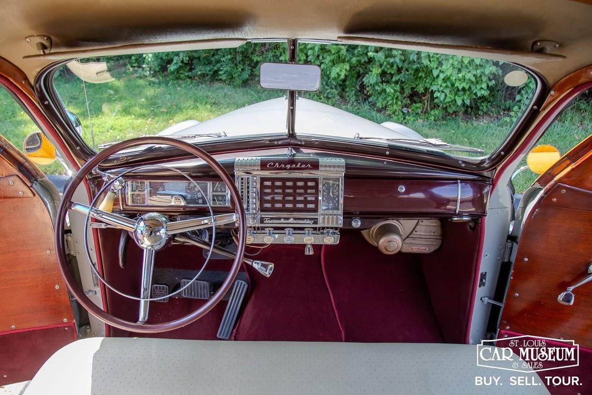 Chrysler-Town-Country-1947-Sedan-24