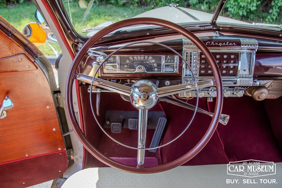 Chrysler-Town-Country-1947-Sedan-25