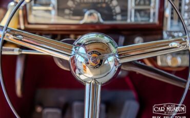 Chrysler-Town-Country-1947-Sedan-26