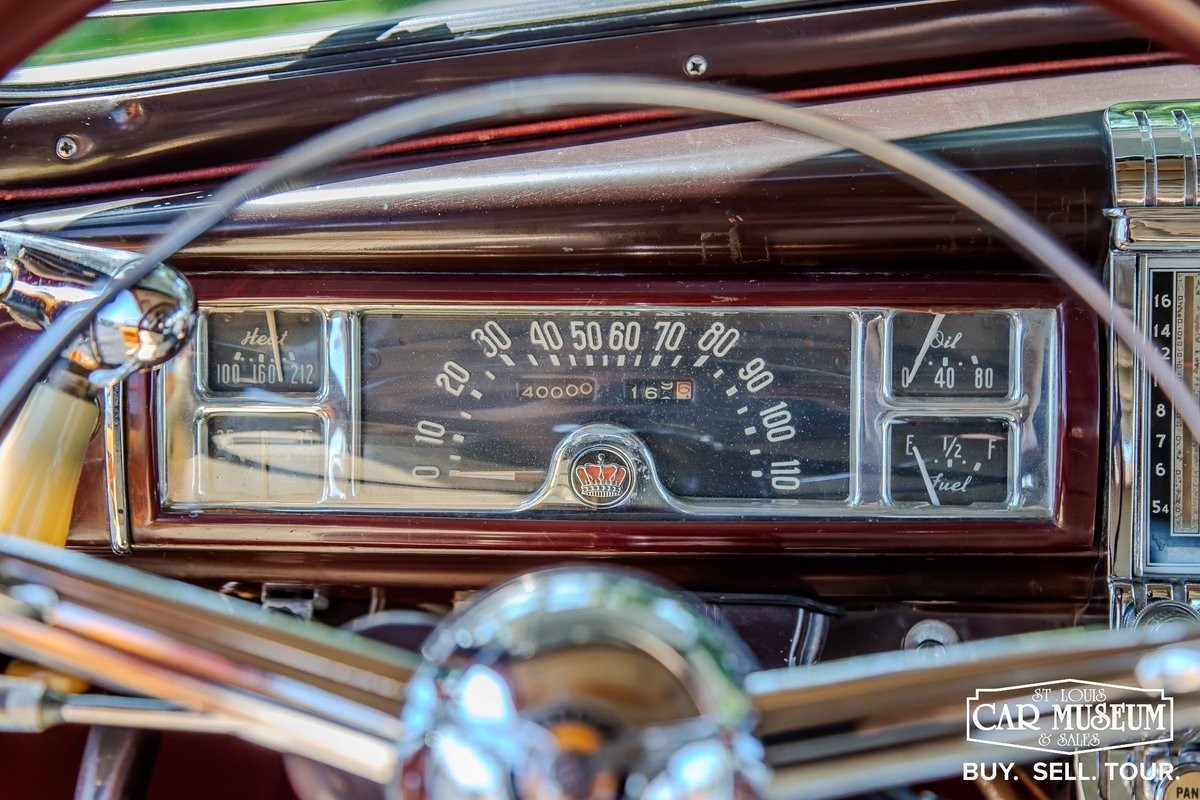 Chrysler-Town-Country-1947-Sedan-27
