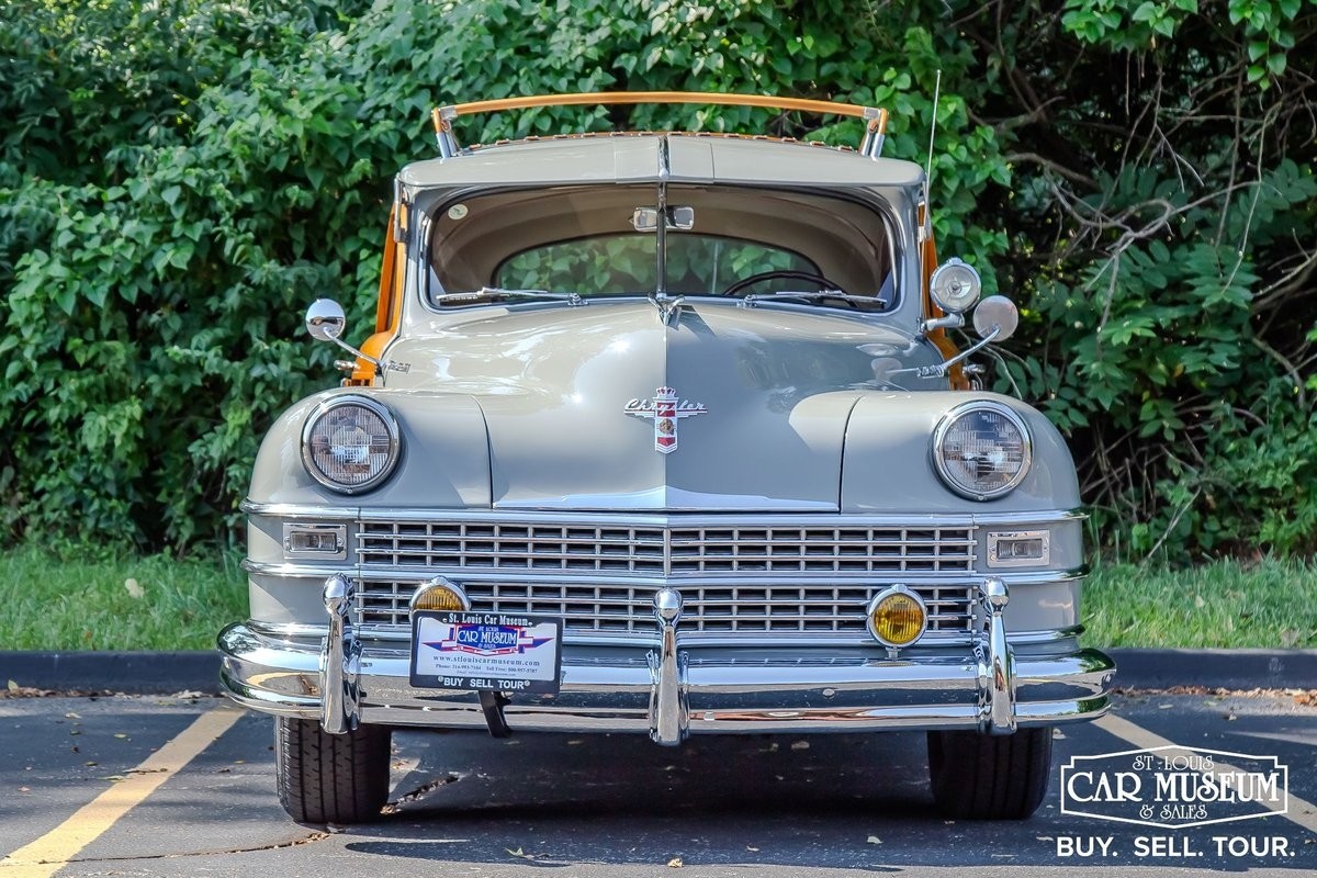 Chrysler-Town-Country-1947-Sedan-3