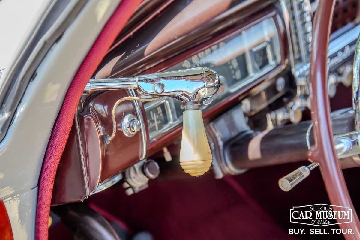 Chrysler-Town-Country-1947-Sedan-30