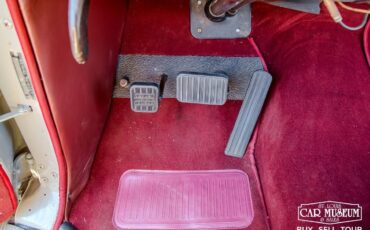 Chrysler-Town-Country-1947-Sedan-31