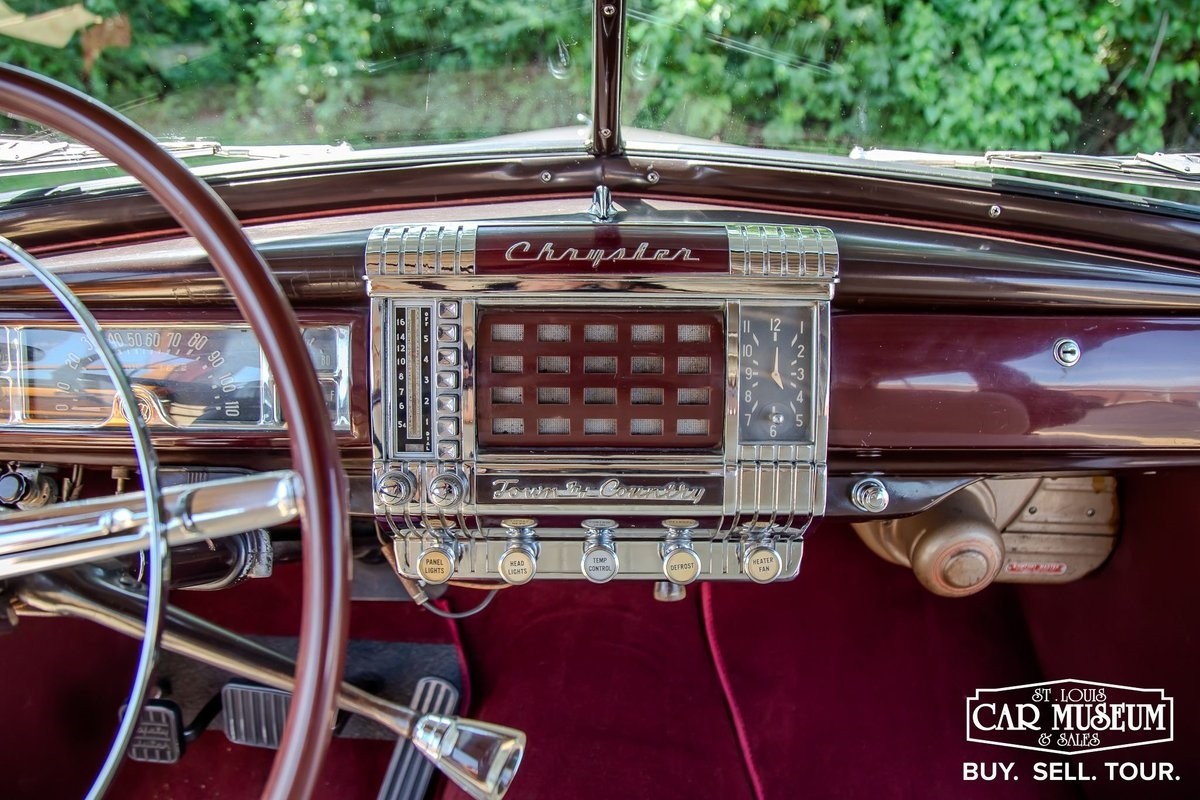 Chrysler-Town-Country-1947-Sedan-33