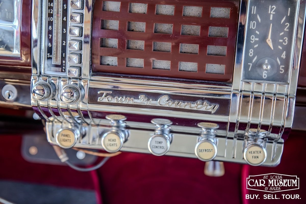 Chrysler-Town-Country-1947-Sedan-34