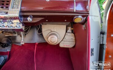 Chrysler-Town-Country-1947-Sedan-37