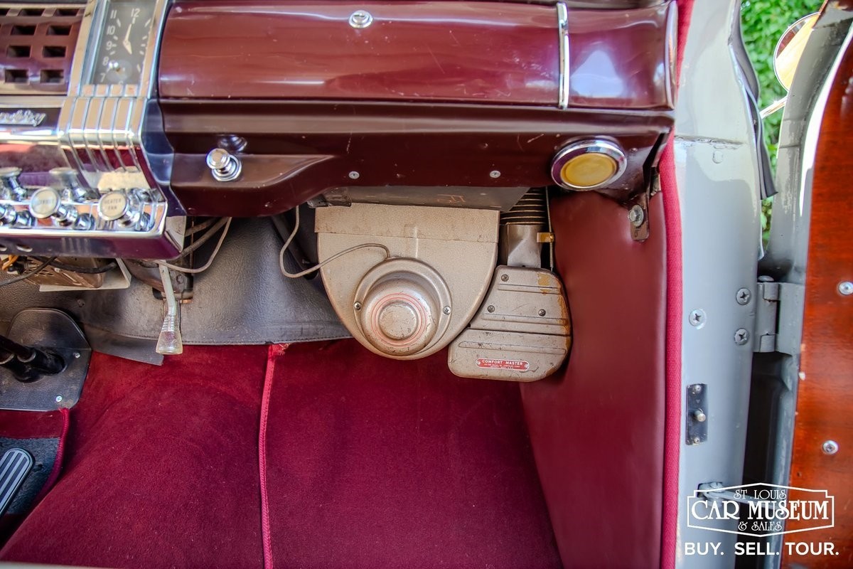 Chrysler-Town-Country-1947-Sedan-37