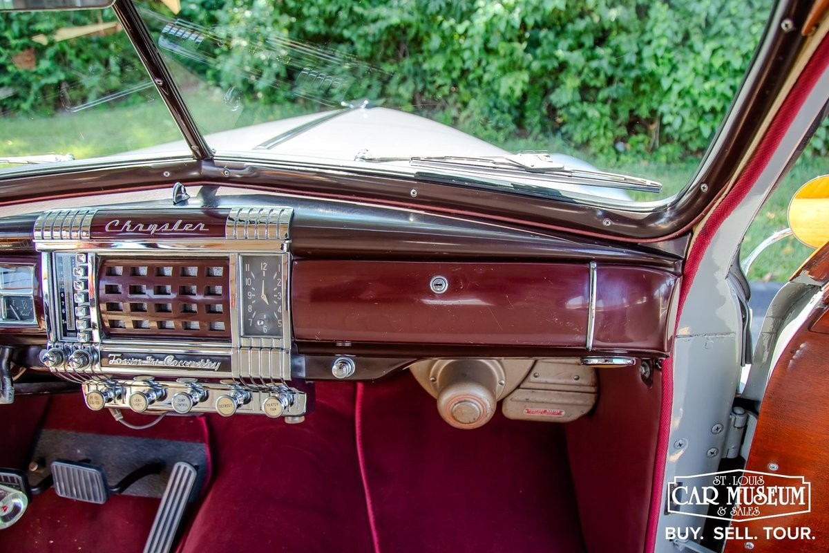 Chrysler-Town-Country-1947-Sedan-39