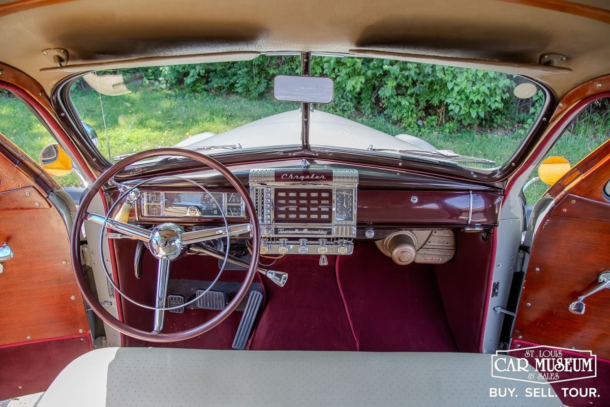 Chrysler-Town-Country-1947-Sedan-9