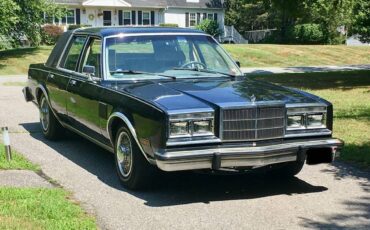 Chrysler-fifth-ave-1987-black-14