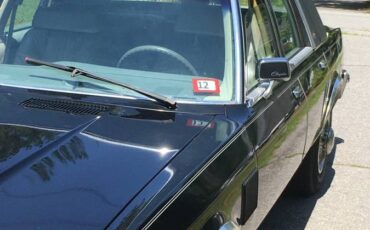 Chrysler-fifth-ave-1987-black-4
