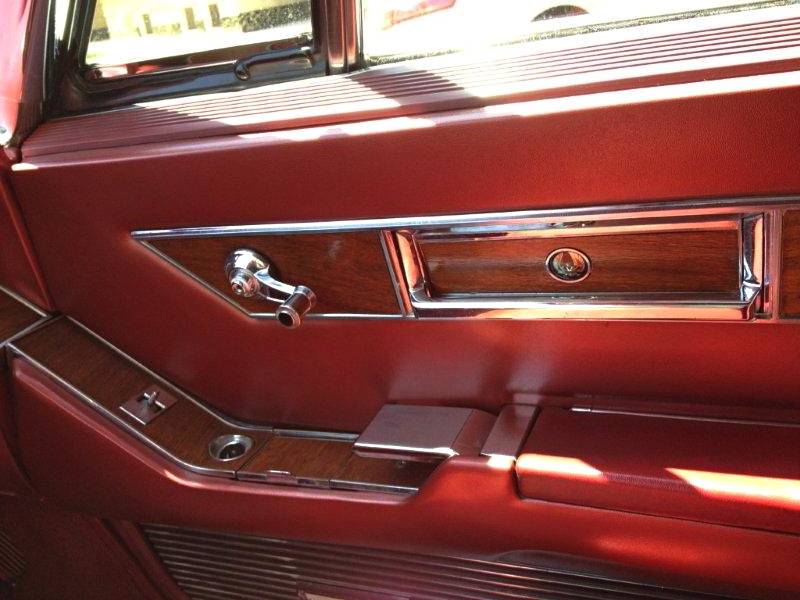 Chrysler-imperial-1967-red-4