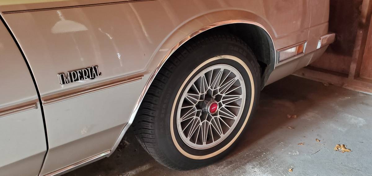 Chrysler-imperial-1981-silver-1