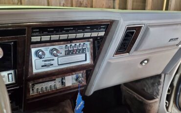 Chrysler-imperial-1981-silver-10