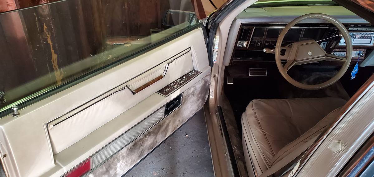Chrysler-imperial-1981-silver-3