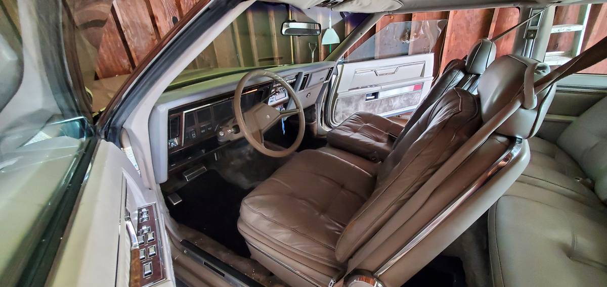 Chrysler-imperial-1981-silver-9