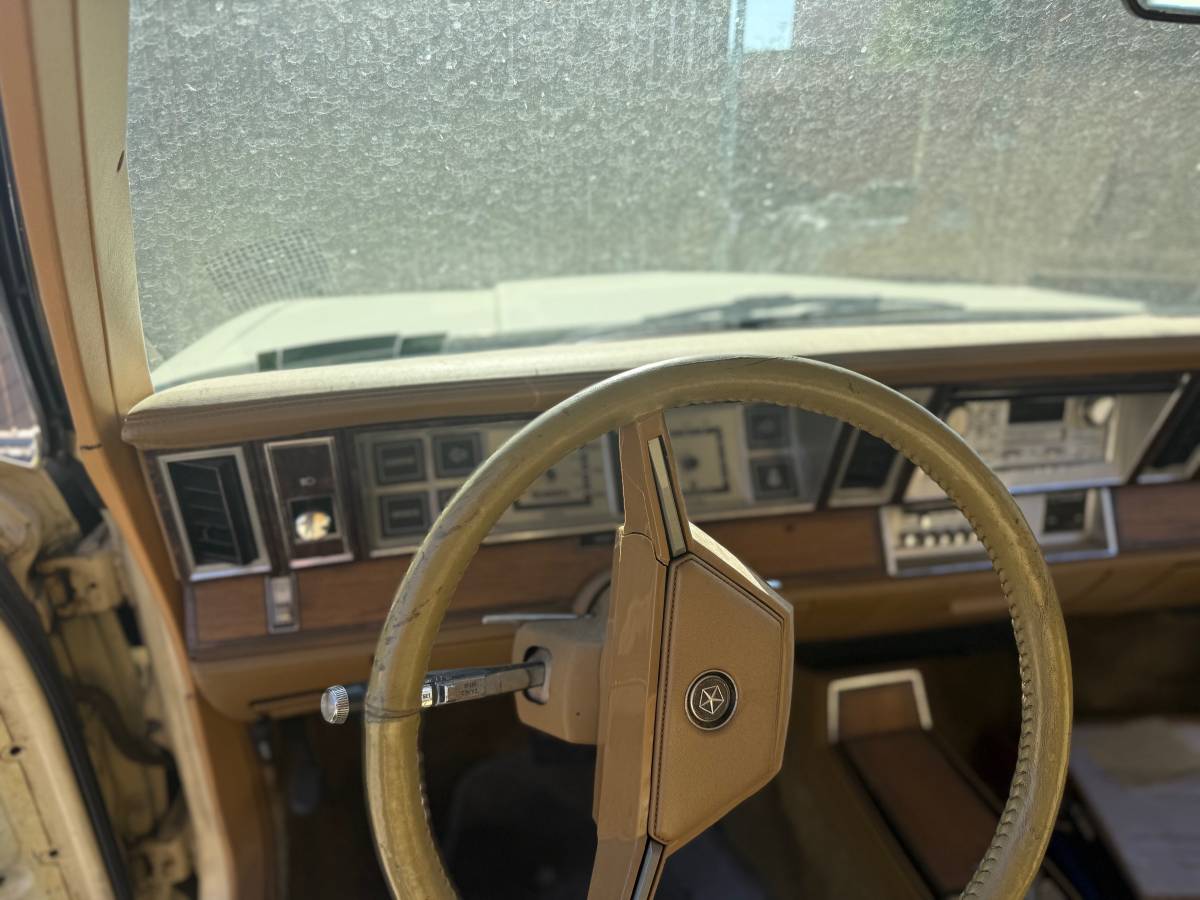 Chrysler-lebaron-1982-4