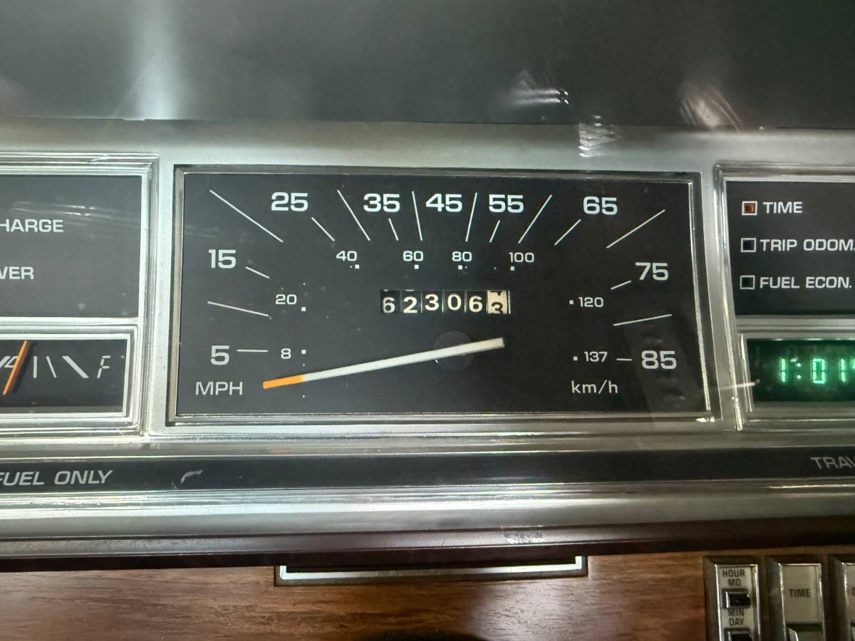Chrysler-lebaron-1983-white-4