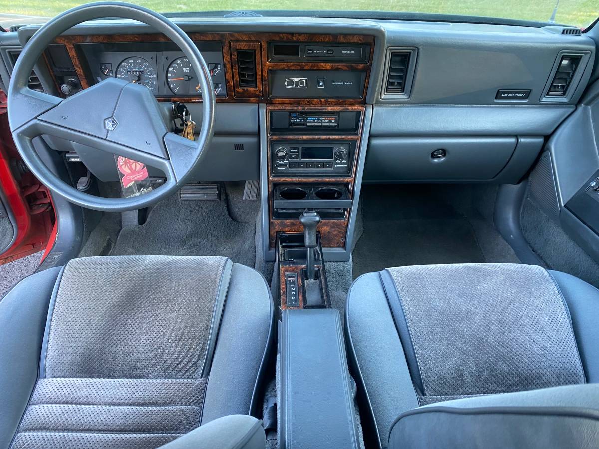 Chrysler-lebaron-1988-8