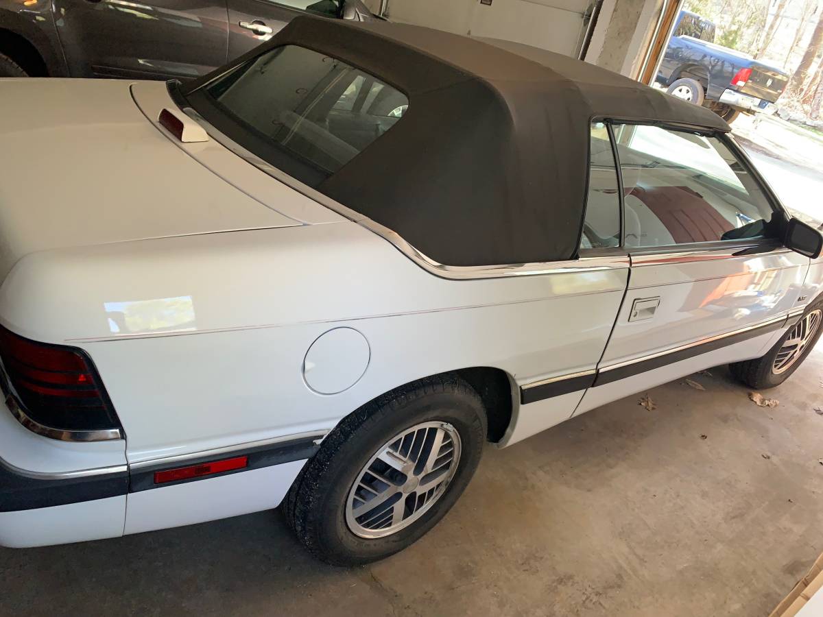 Chrysler-lebaron-1992-white-3