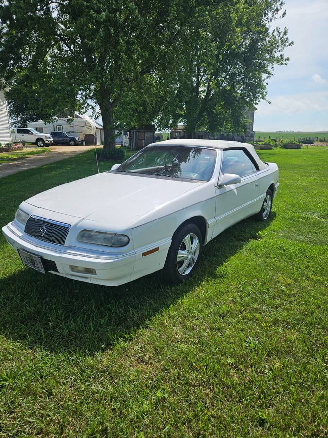 Chrysler-lebaron-1995-white