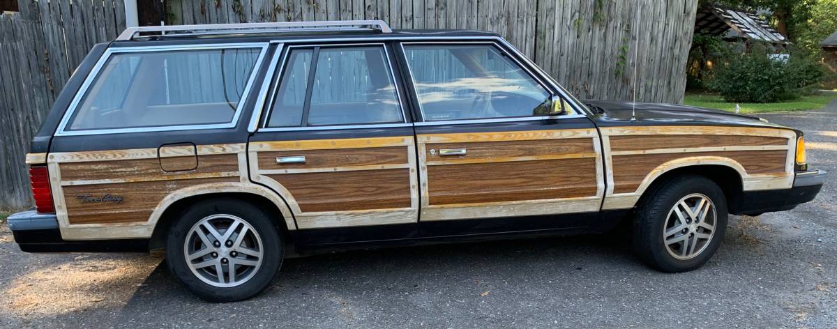 Chrysler-lebaron-town-amp-country-1987-black-1