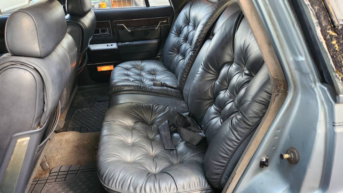 Chrysler-new-yorker-1985-10