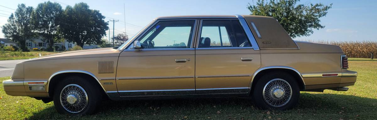 Chrysler-new-yorker-1985-14