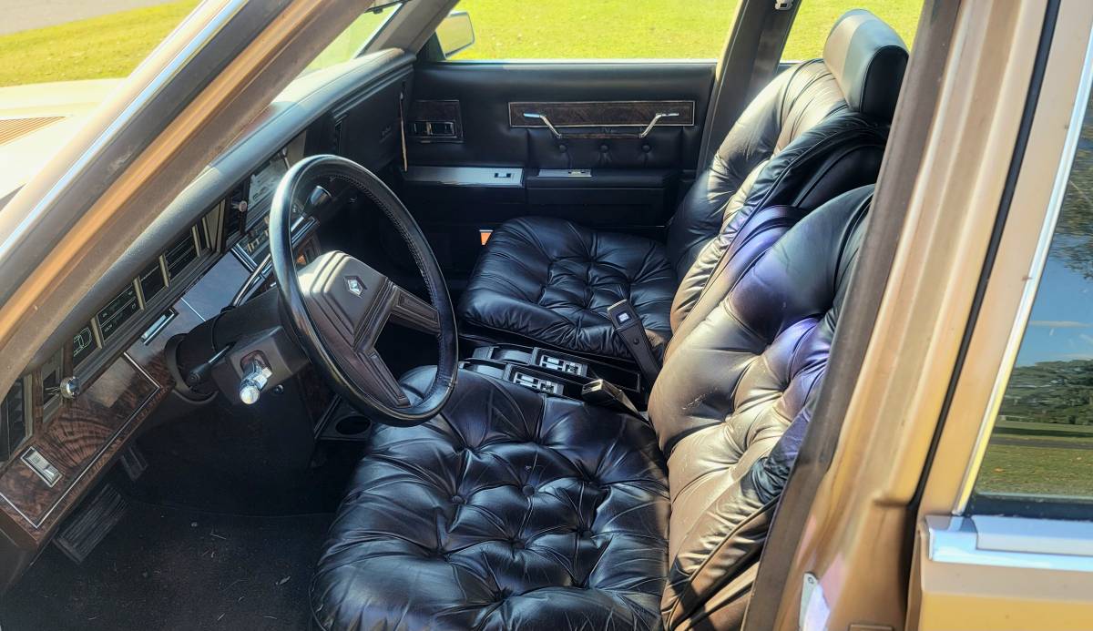 Chrysler-new-yorker-1985-2
