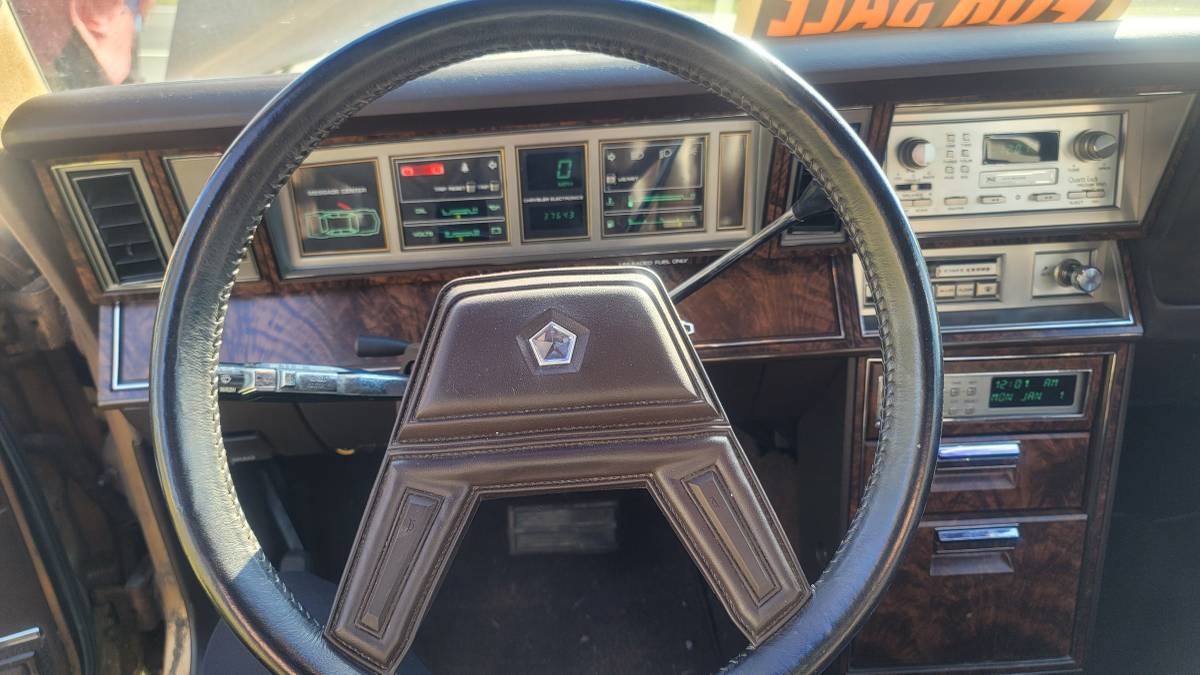 Chrysler-new-yorker-1985-3