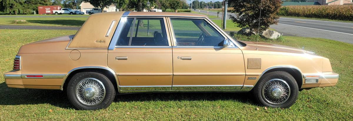 Chrysler-new-yorker-1985-5