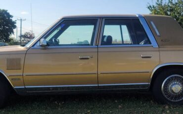 Chrysler-new-yorker-1985-6