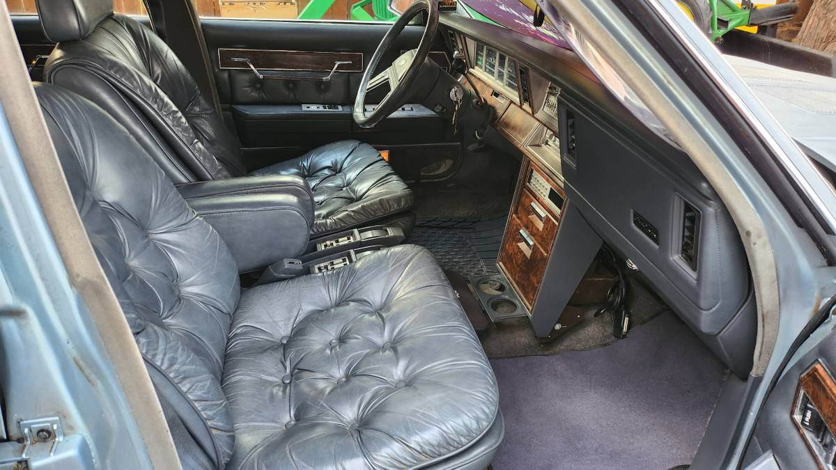 Chrysler-new-yorker-1985-6