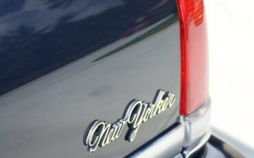Chrysler-new-yorker-fifth-avenue-1993-blue-11