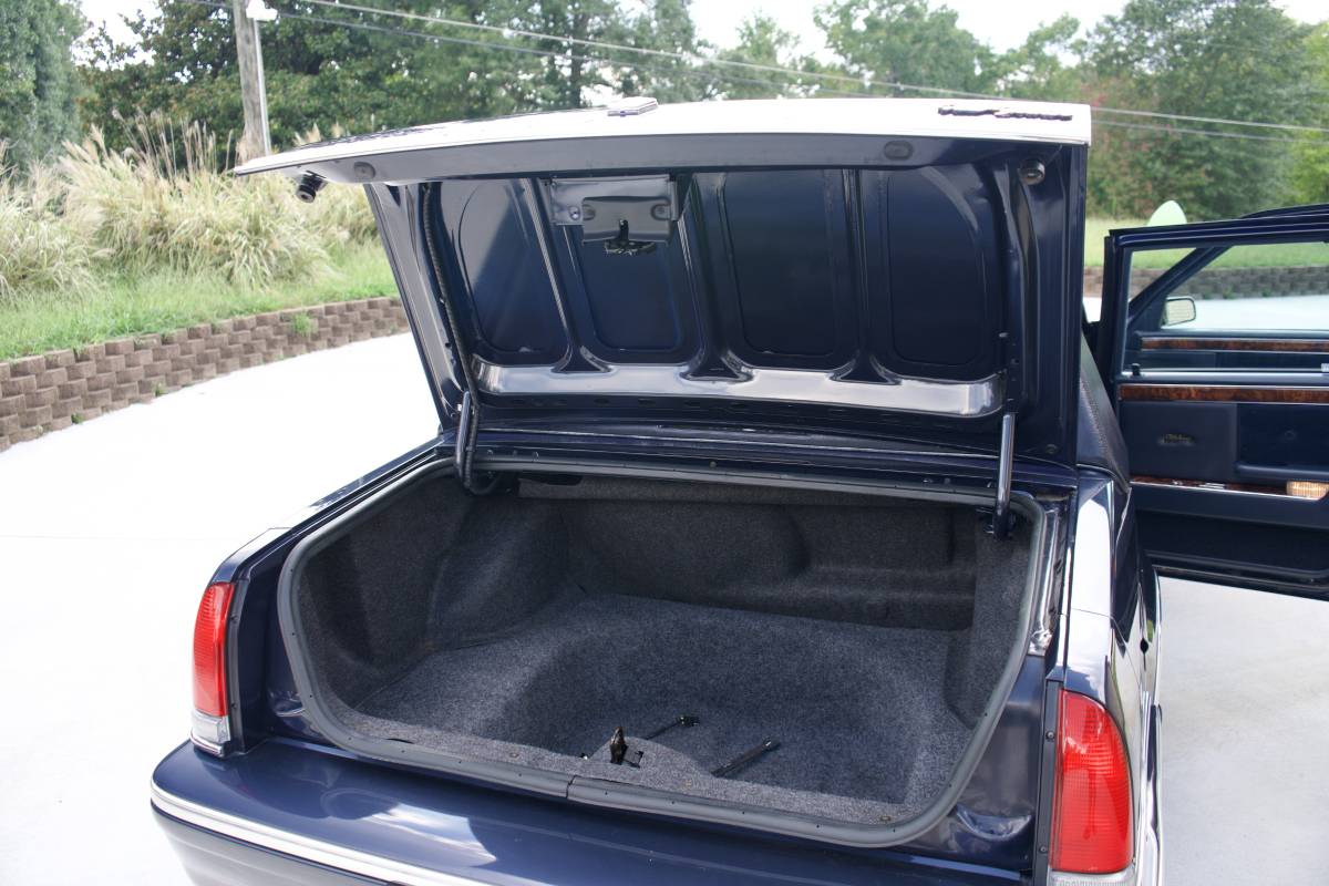 Chrysler-new-yorker-fifth-avenue-1993-blue-12