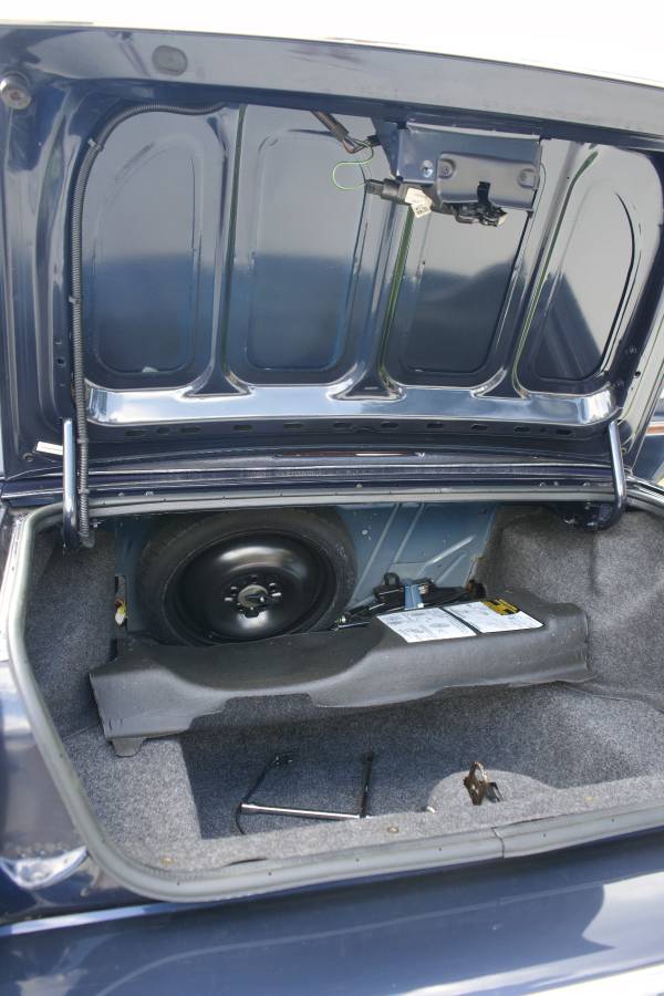 Chrysler-new-yorker-fifth-avenue-1993-blue-13
