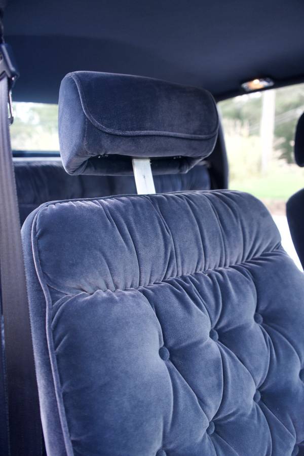 Chrysler-new-yorker-fifth-avenue-1993-blue-17