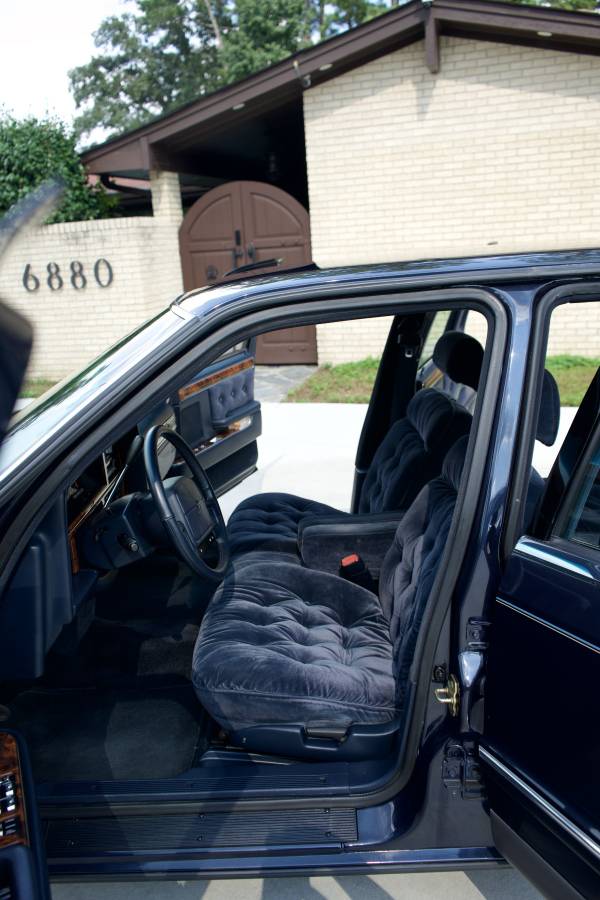 Chrysler-new-yorker-fifth-avenue-1993-blue-19