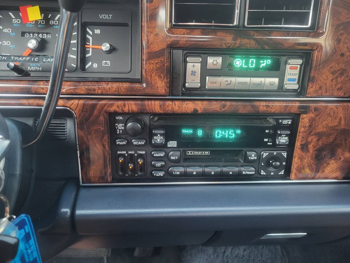 Chrysler-new-yorker-fifth-avenue-1993-blue-22