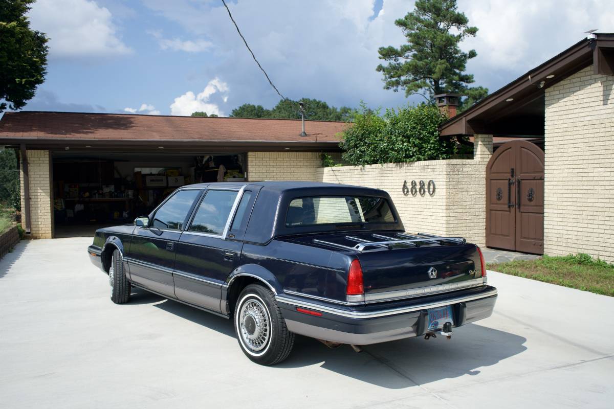 Chrysler-new-yorker-fifth-avenue-1993-blue-3