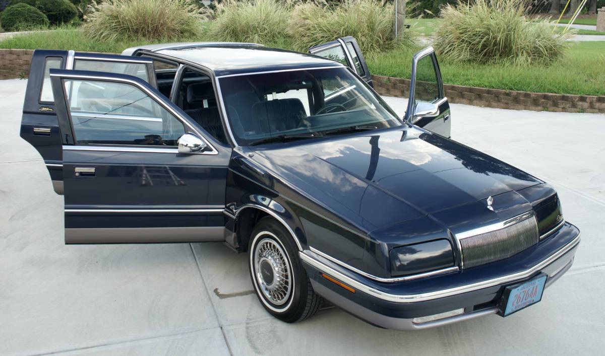Chrysler-new-yorker-fifth-avenue-1993-blue-4