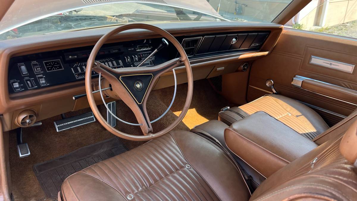 Chrysler-newport-1970-brown-4