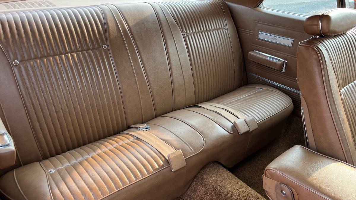 Chrysler-newport-1970-brown-6