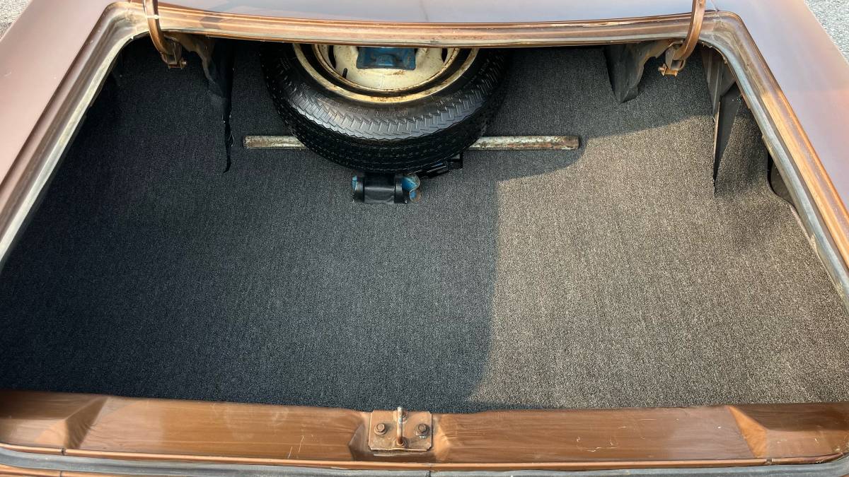 Chrysler-newport-1970-brown-8