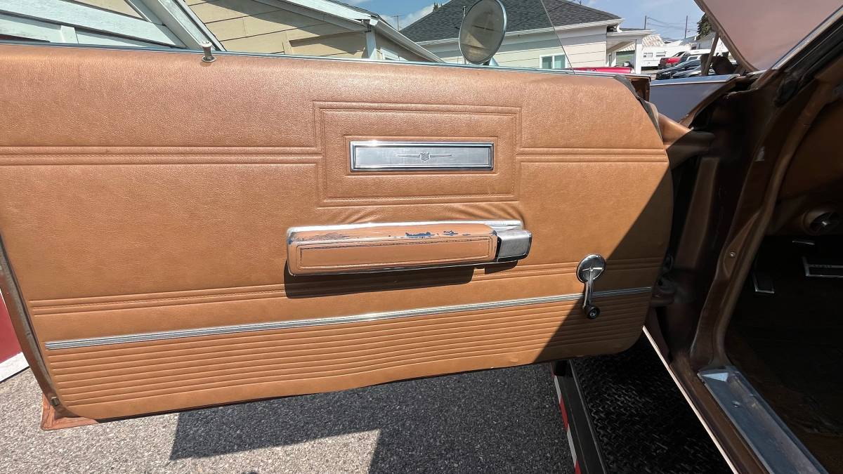 Chrysler-newport-1970-brown-9