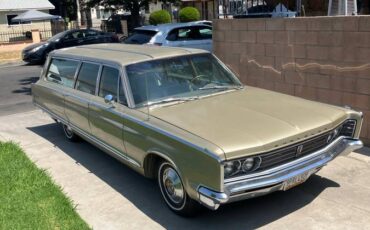 Chrysler-town-and-country-1966