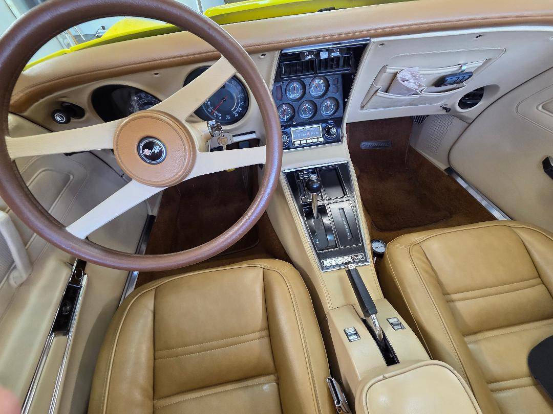 Corvette-1976-yellow-7