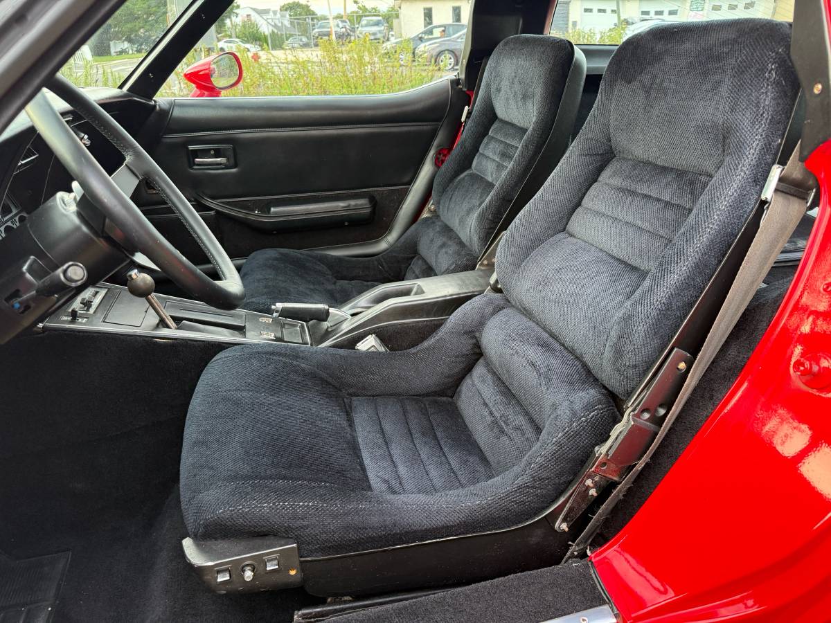Corvette-1981-red-11