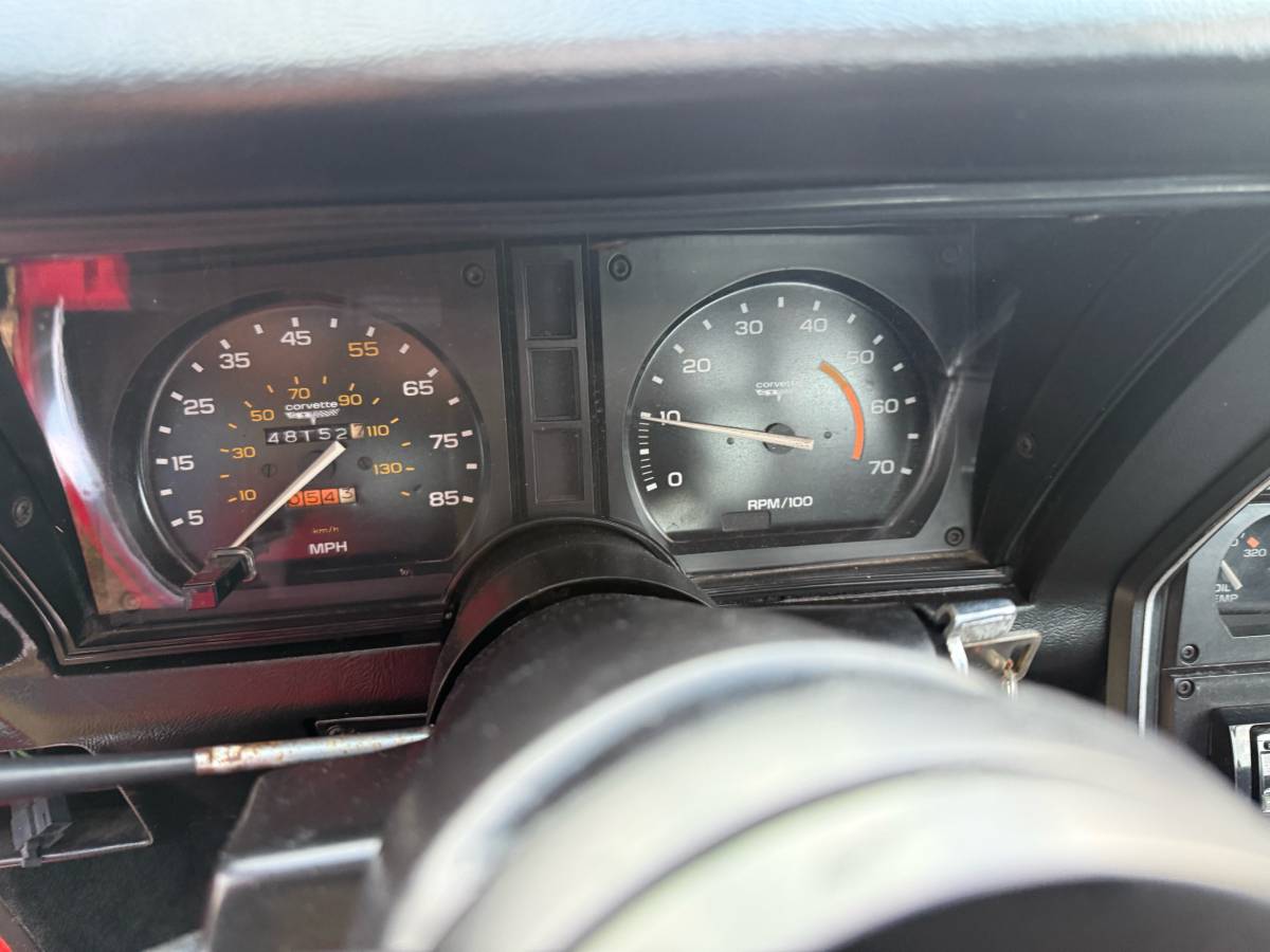 Corvette-1981-red-16