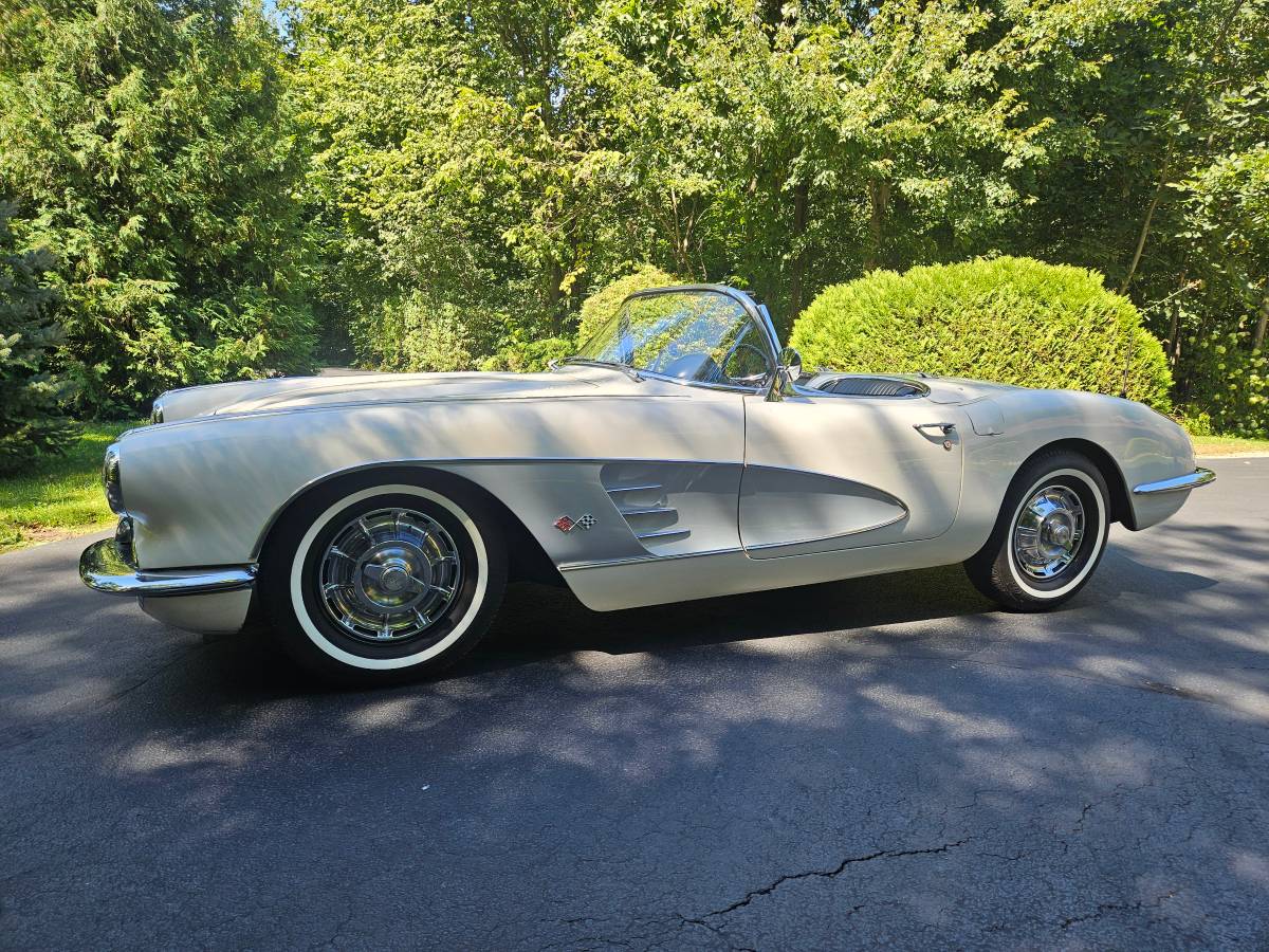 Corvette-fuellie-1960-white-1